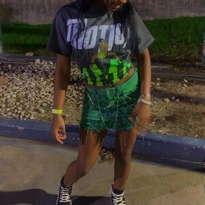 Distressed mini skirt